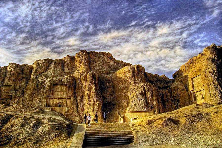 راهنمای گردشگری نقش رستم شیراز