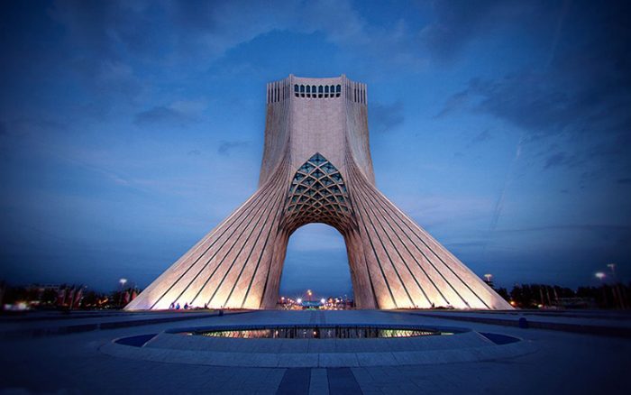 تهران گردی در میدان آزادی